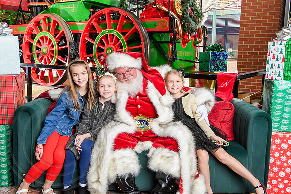 RKPhoto-2025-TheCharlestonSanta-Nov30-1151