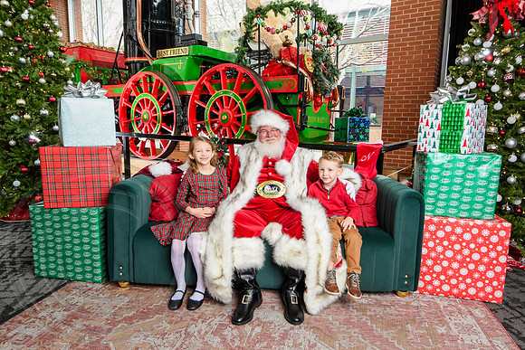 RKPhoto-2025-TheCharlestonSanta-Nov30-1153