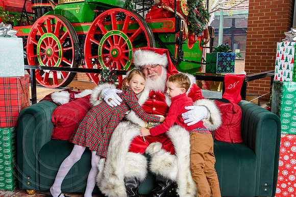 RKPhoto-2025-TheCharlestonSanta-Nov30-1157