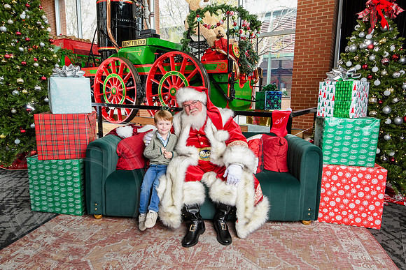 RKPhoto-2025-TheCharlestonSanta-Nov30-1158