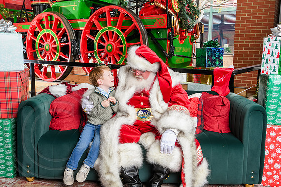 RKPhoto-2025-TheCharlestonSanta-Nov30-1160