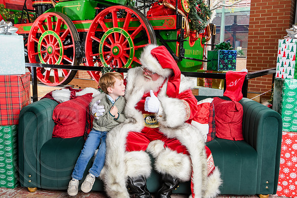 RKPhoto-2025-TheCharlestonSanta-Nov30-1162