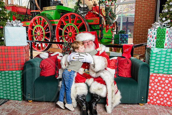 RKPhoto-2025-TheCharlestonSanta-Nov30-1163