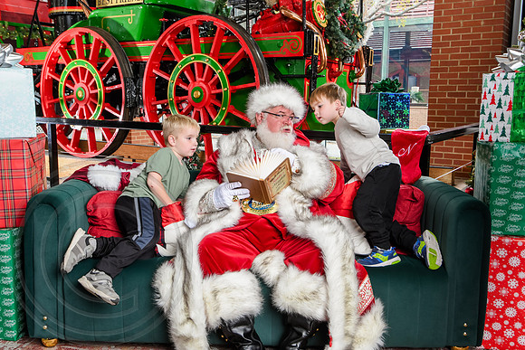 RKPhoto-2025-TheCharlestonSanta-Nov30-1170