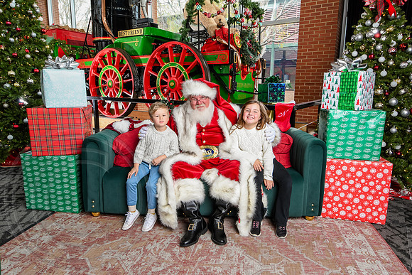RKPhoto-2025-TheCharlestonSanta-Nov30-1172