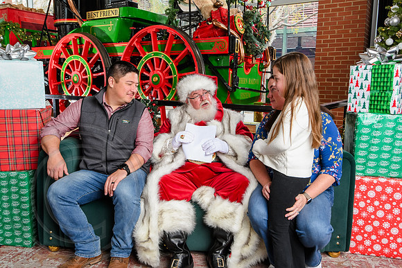RKPhoto-2025-TheCharlestonSanta-Nov30-1177