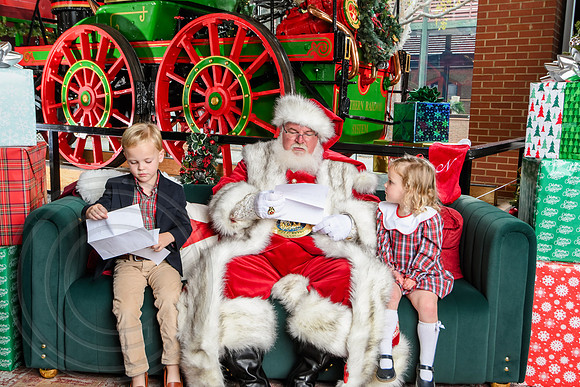 RKPhoto-2025-TheCharlestonSanta-Nov30-1183