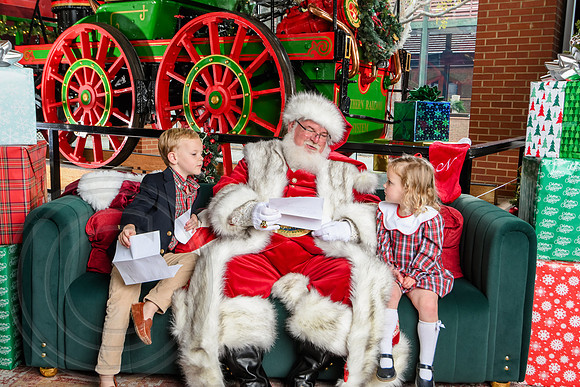 RKPhoto-2025-TheCharlestonSanta-Nov30-1184