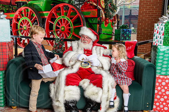 RKPhoto-2025-TheCharlestonSanta-Nov30-1185