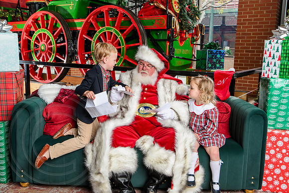 RKPhoto-2025-TheCharlestonSanta-Nov30-1186