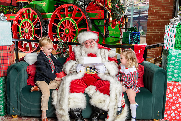 RKPhoto-2025-TheCharlestonSanta-Nov30-1189