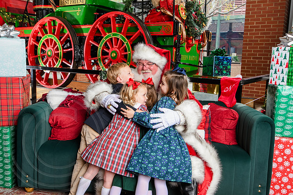 RKPhoto-2025-TheCharlestonSanta-Nov30-1201