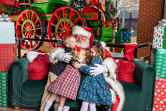RKPhoto-2025-TheCharlestonSanta-Nov30-1202