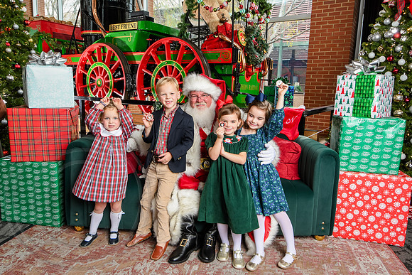 RKPhoto-2025-TheCharlestonSanta-Nov30-1204
