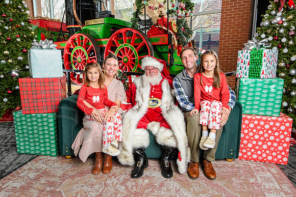 RKPhoto-2025-TheCharlestonSanta-Nov30-1208