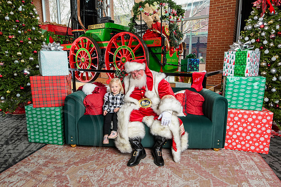 RKPhoto-2025-TheCharlestonSanta-Nov30-1212