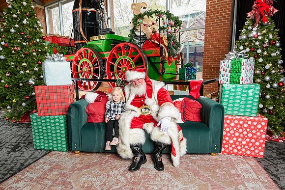 RKPhoto-2025-TheCharlestonSanta-Nov30-1213