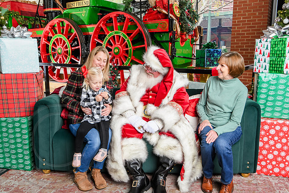 RKPhoto-2025-TheCharlestonSanta-Nov30-1217