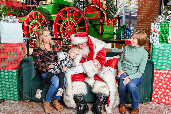 RKPhoto-2025-TheCharlestonSanta-Nov30-1218