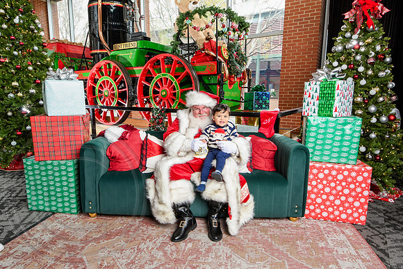 RKPhoto-2025-TheCharlestonSanta-Nov30-1219
