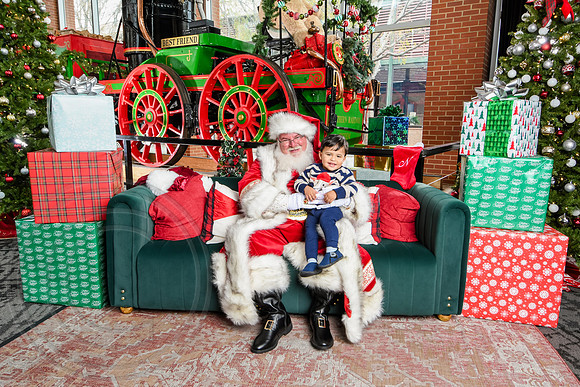 RKPhoto-2025-TheCharlestonSanta-Nov30-1220