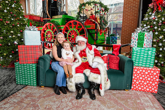 RKPhoto-2025-TheCharlestonSanta-Nov30-1224