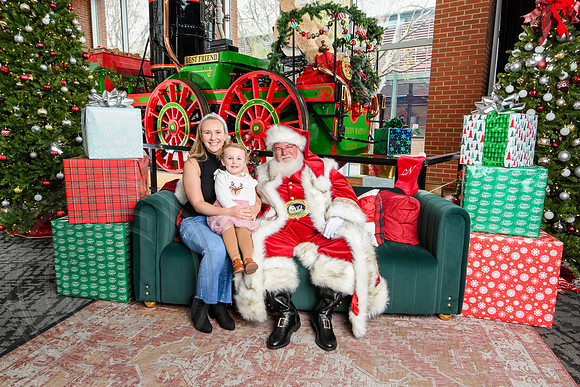 RKPhoto-2025-TheCharlestonSanta-Nov30-1225