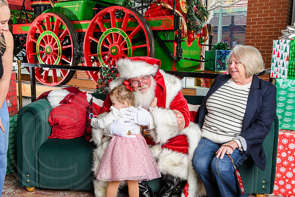 RKPhoto-2025-TheCharlestonSanta-Nov30-1228