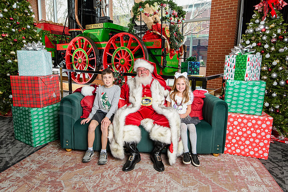 RKPhoto-2025-TheCharlestonSanta-Nov30-1229
