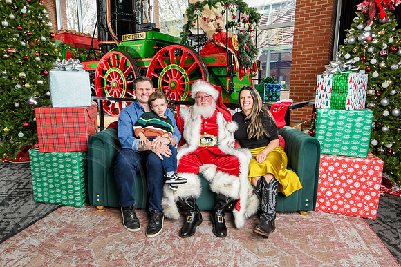 RKPhoto-2025-TheCharlestonSanta-Nov30-1245