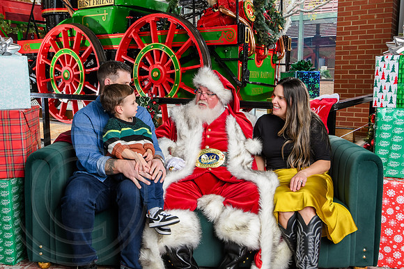 RKPhoto-2025-TheCharlestonSanta-Nov30-1246
