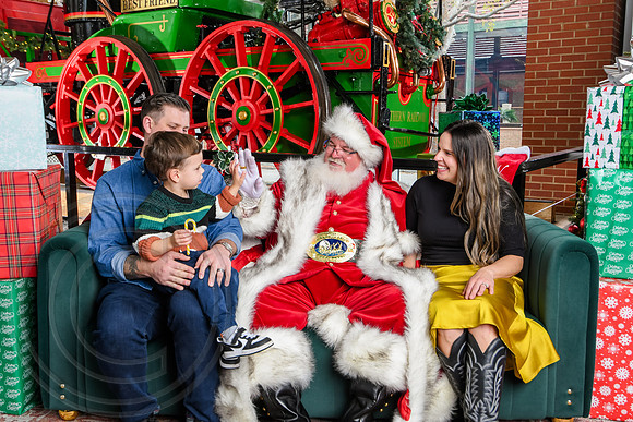 RKPhoto-2025-TheCharlestonSanta-Nov30-1247