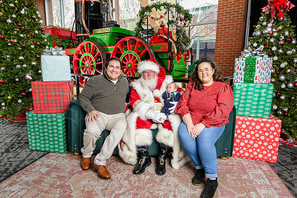 RKPhoto-2025-TheCharlestonSanta-Nov30-1249