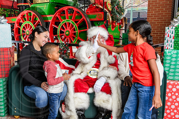 RKPhoto-2025-TheCharlestonSanta-Nov30-1258