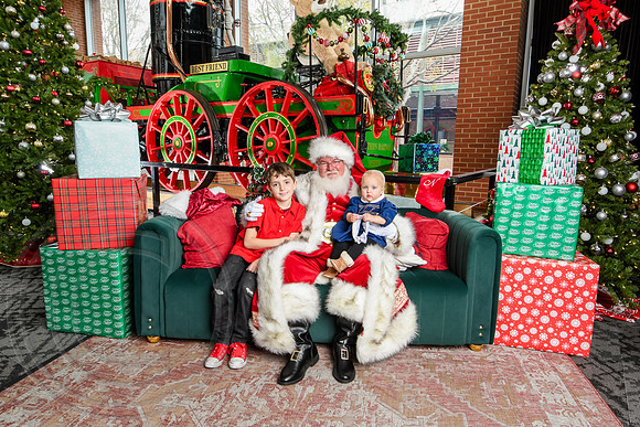 RKPhoto-2025-TheCharlestonSanta-Nov30-1262