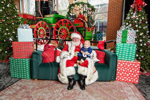 RKPhoto-2025-TheCharlestonSanta-Nov30-1263