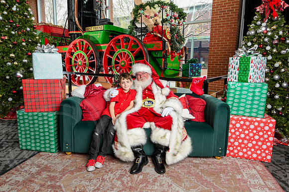 RKPhoto-2025-TheCharlestonSanta-Nov30-1264