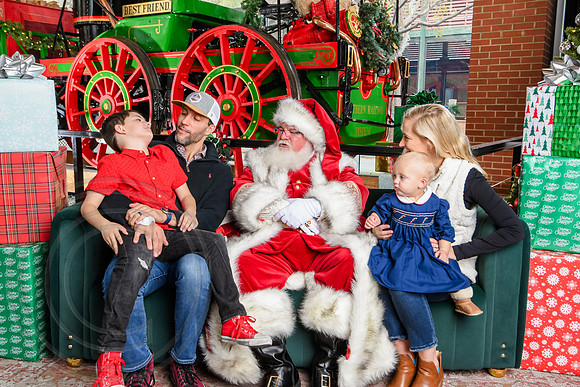 RKPhoto-2025-TheCharlestonSanta-Nov30-1266