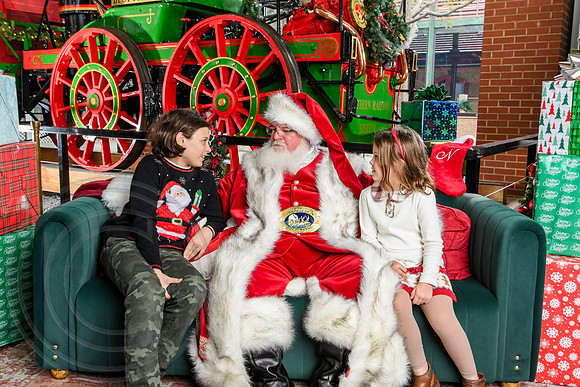 RKPhoto-2025-TheCharlestonSanta-Nov30-1269