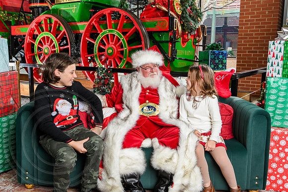 RKPhoto-2025-TheCharlestonSanta-Nov30-1270