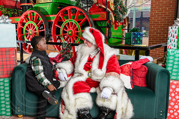 RKPhoto-2025-TheCharlestonSanta-Nov30-1279