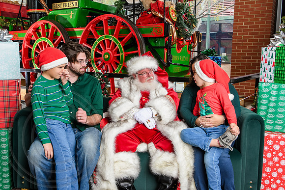 RKPhoto-2025-TheCharlestonSanta-Nov30-1283