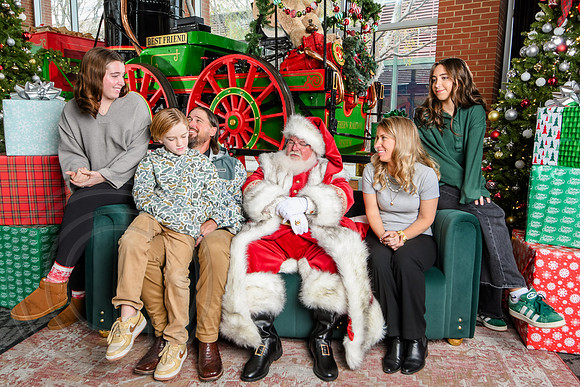 RKPhoto-2025-TheCharlestonSanta-Nov30-1288