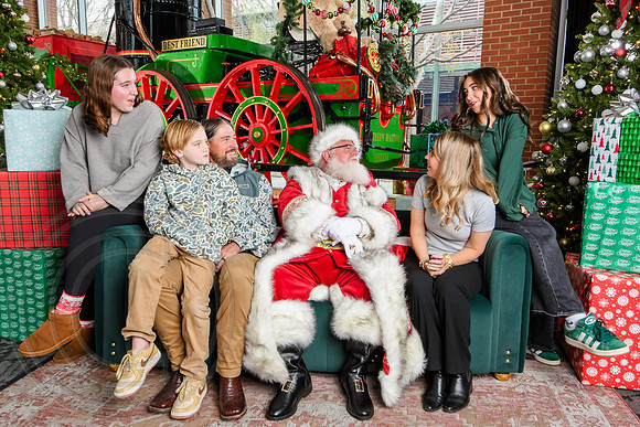 RKPhoto-2025-TheCharlestonSanta-Nov30-1289