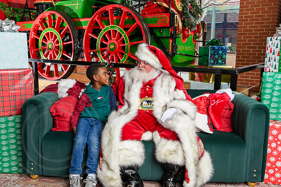 RKPhoto-2025-TheCharlestonSanta-Nov30-1292