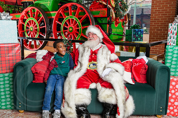 RKPhoto-2025-TheCharlestonSanta-Nov30-1293