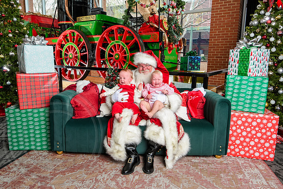 RKPhoto-2025-TheCharlestonSanta-Nov30-1296