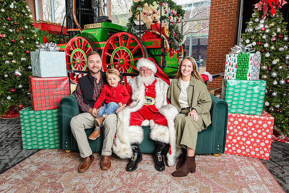 RKPhoto-2025-TheCharlestonSanta-Nov30-1300