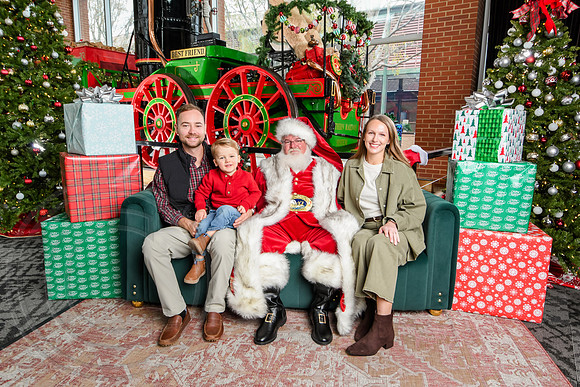 RKPhoto-2025-TheCharlestonSanta-Nov30-1301