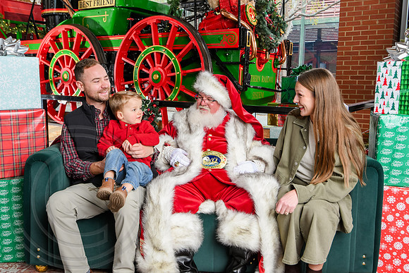 RKPhoto-2025-TheCharlestonSanta-Nov30-1302